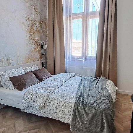 Lion Apartments - Premium Studio With Balcony Краків Екстер'єр фото