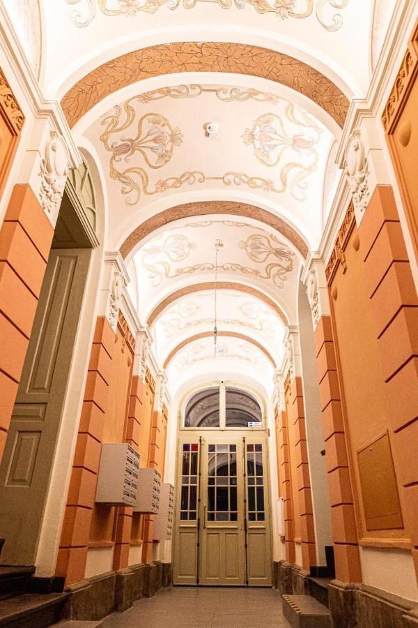 Lion Apartments - Premium Studio With Balcony Краків Екстер'єр фото