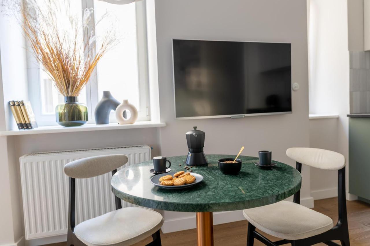 Lion Apartments - Premium Studio With Balcony Краків Екстер'єр фото