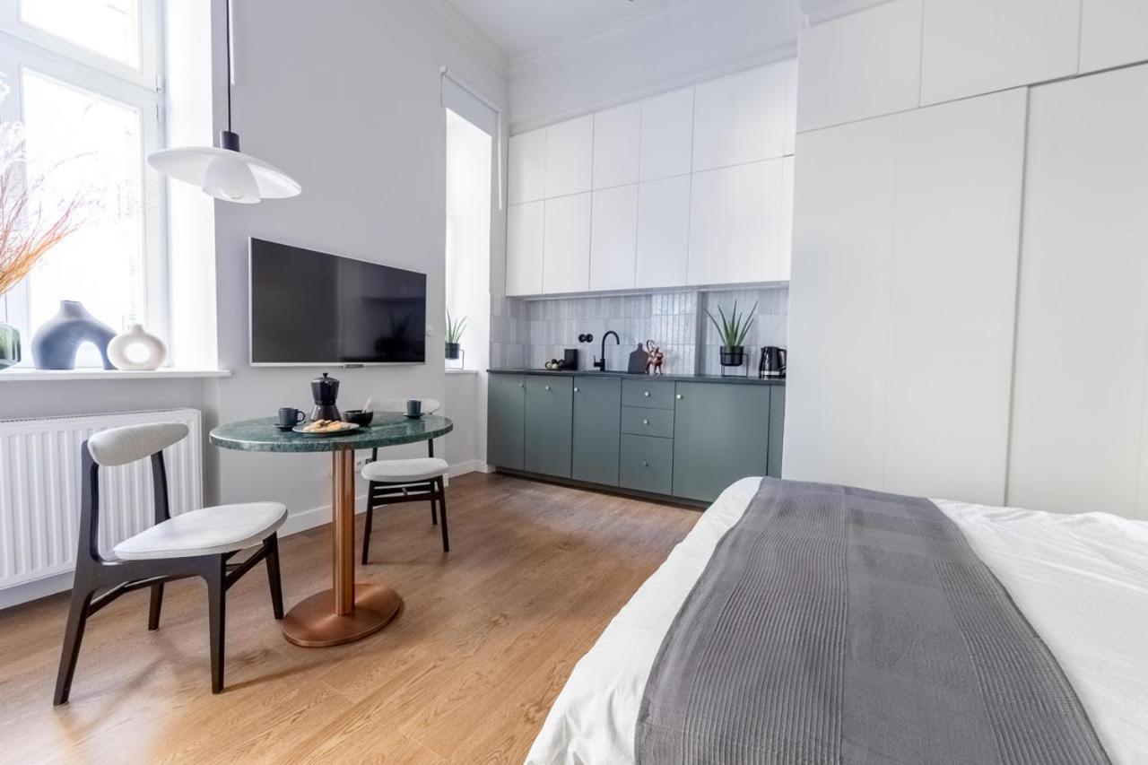 Lion Apartments - Premium Studio With Balcony Краків Екстер'єр фото